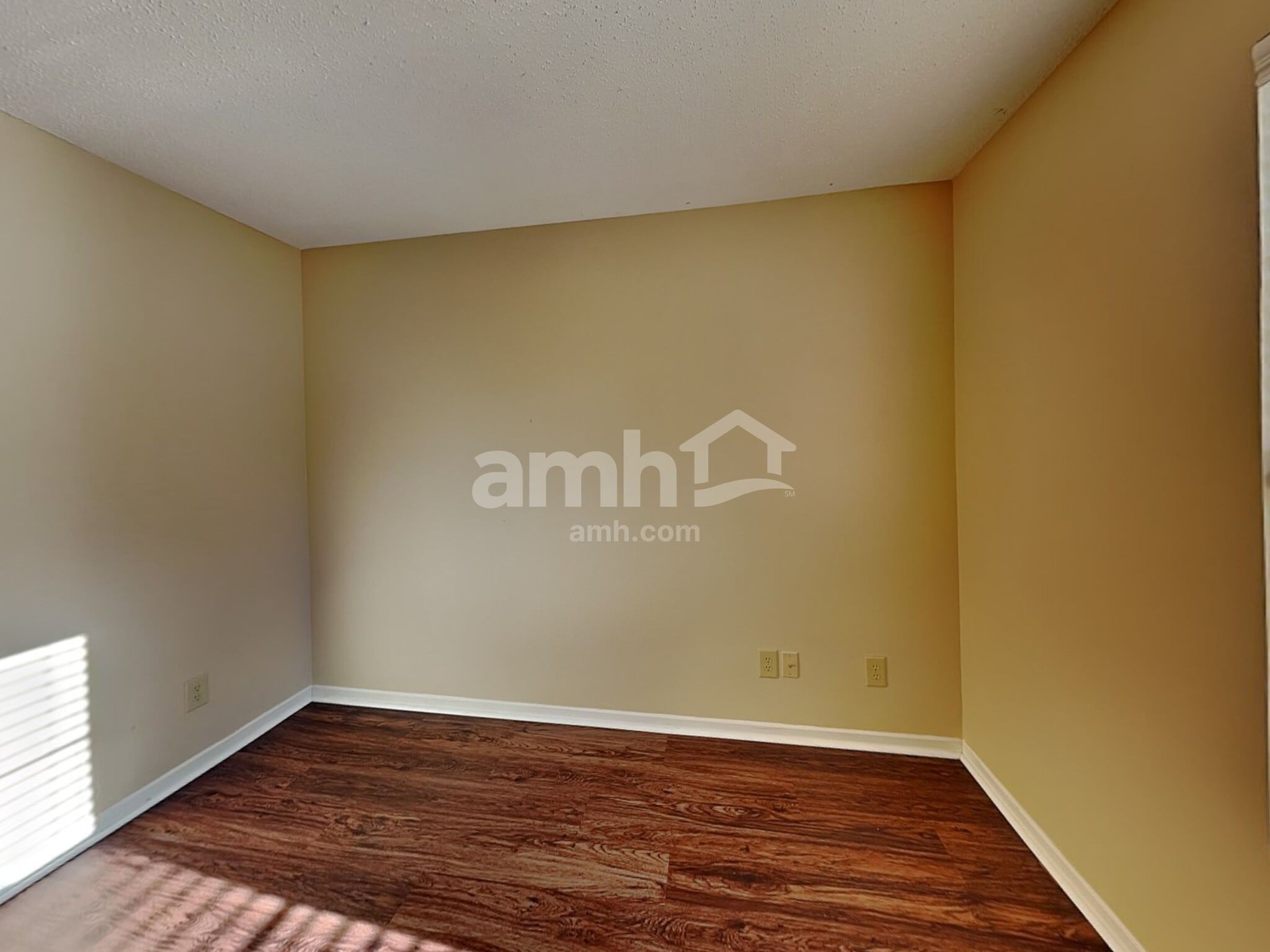 Building Photo - 1361 Redwood Dr