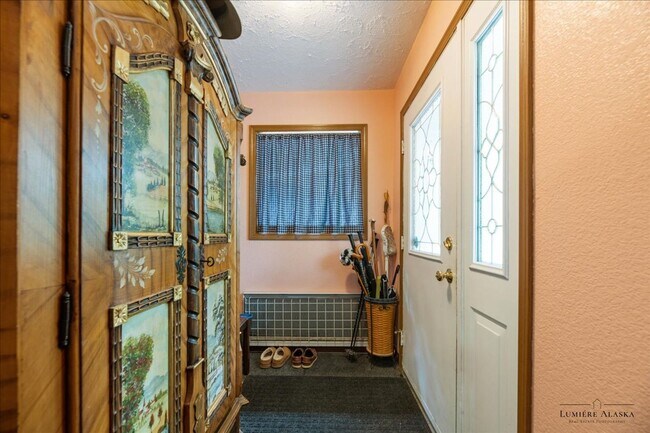 Building Photo - Beautiful 4 Bedroom 2 Bathroom House!
