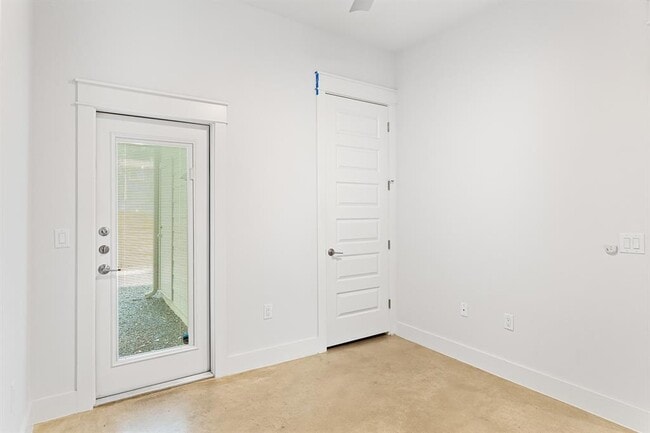 Building Photo - 1609 J J Seabrook Dr