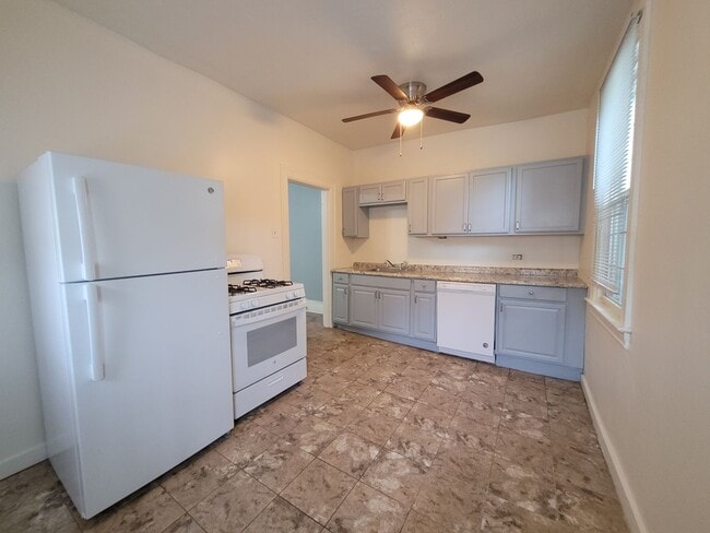 Building Photo - Dormont - 3 Bedroom Home