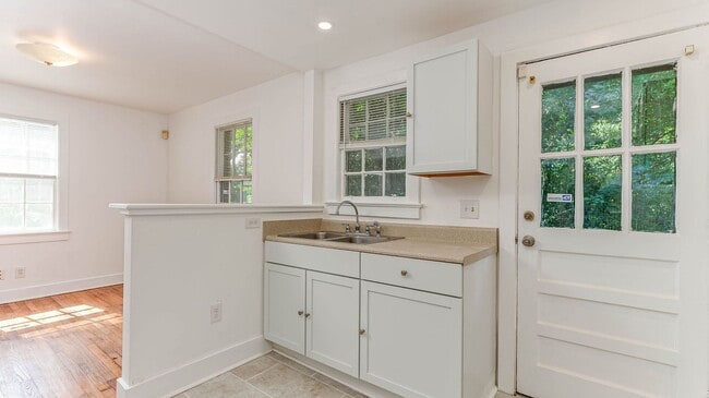Building Photo - 2 Bedroom 1.5 Bath Townhouse in Wagener Te...