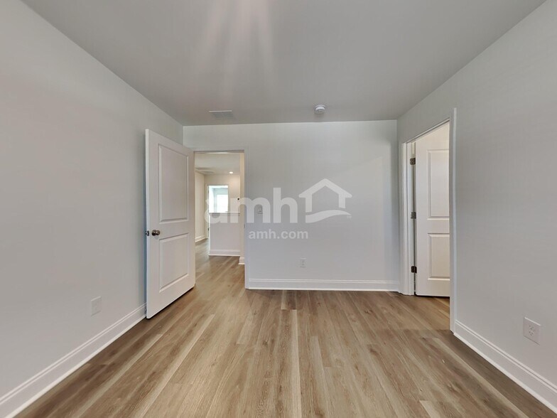 Building Photo - 305 Calla Lily Ct