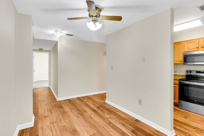 Building Photo - Charming First Floor Condo Available for Rent