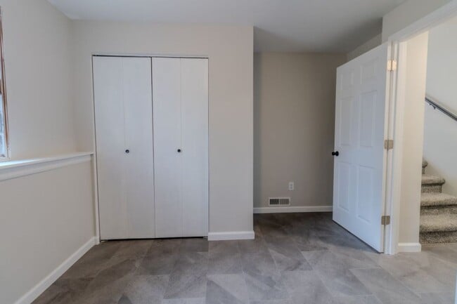 Building Photo - Bright & Updated 4-Bedroom Home Close to Everything