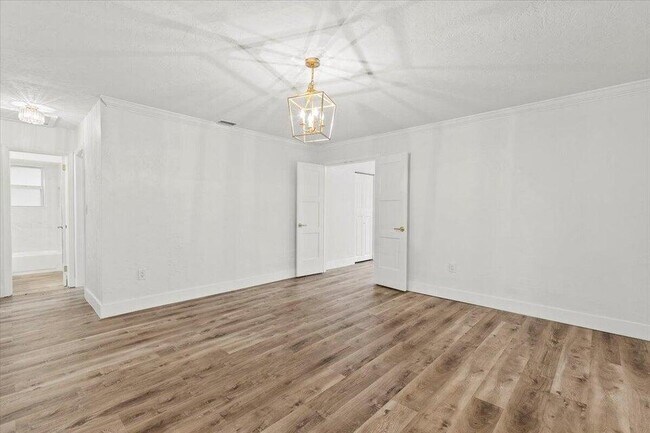 Building Photo - 379 Garden Blvd