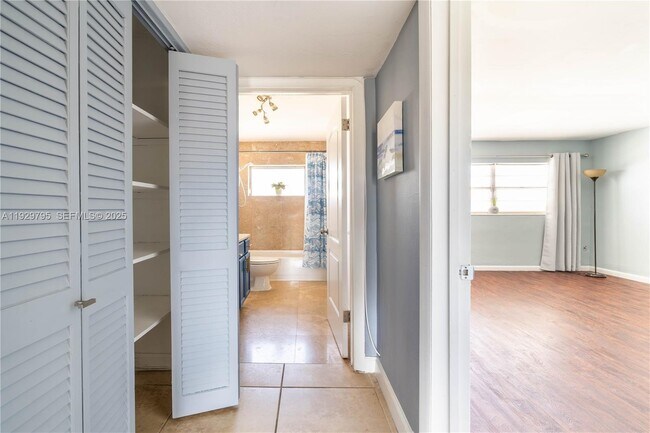 Building Photo - 1855 NE 121st St