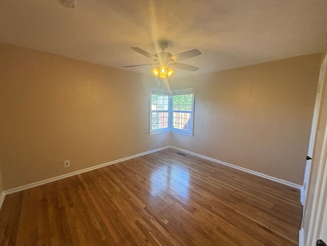 Building Photo - Charming 3 Bedroom 1 Bath single story home, with large yard