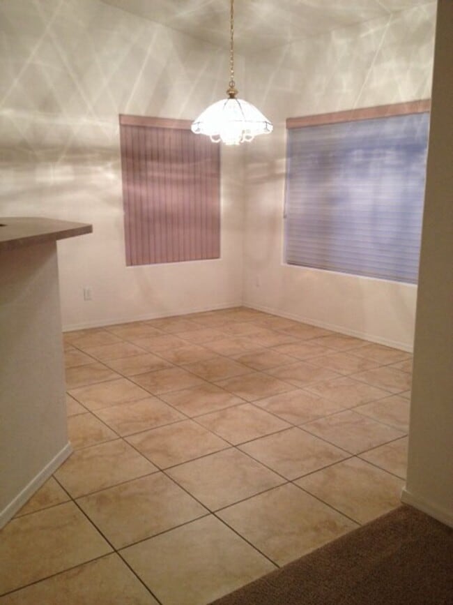 Building Photo - 6956 E Sandhurst Dr