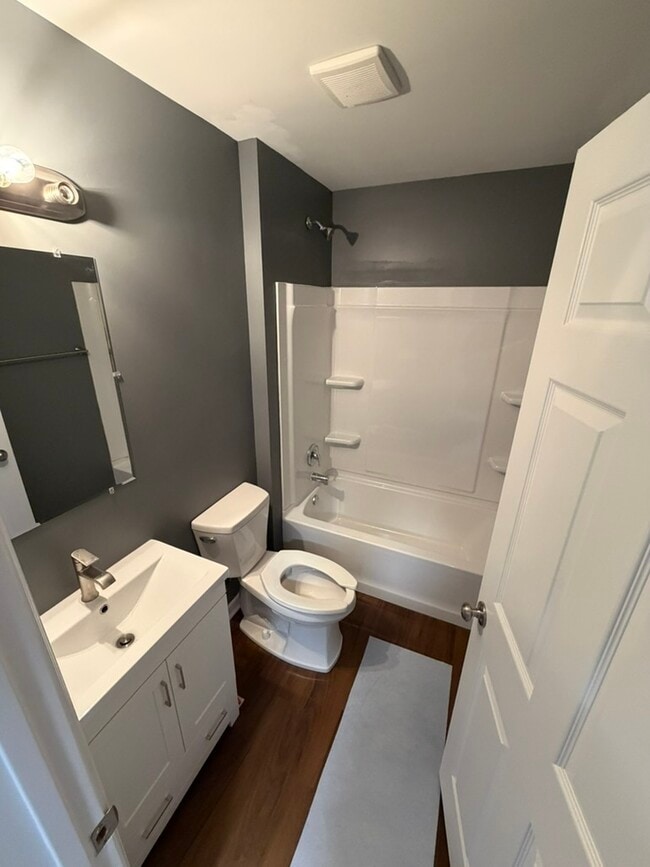 Building Photo - 1100 9th St