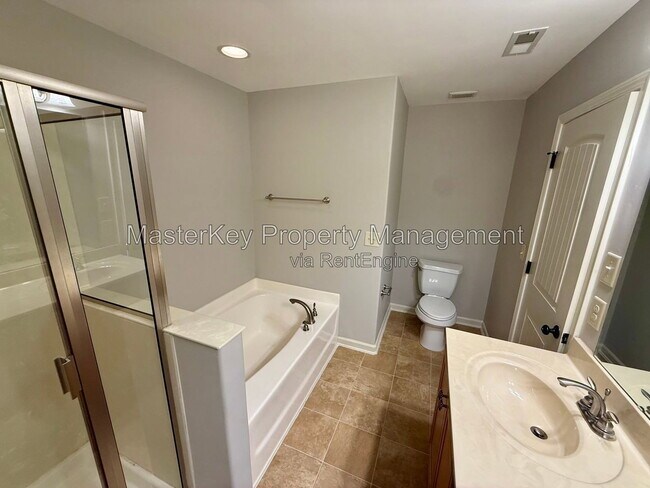 Building Photo - 533 Matheson Place