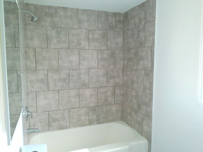 Building Photo - 638 Glazebrook St