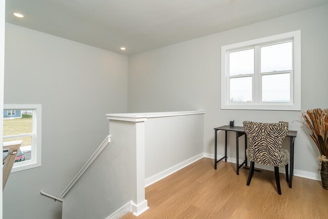 Building Photo - 1528 Crownpoint Dr