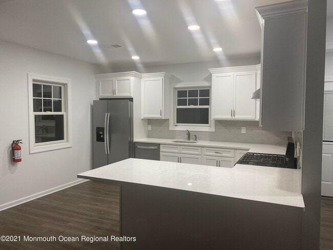 Building Photo - 8 Ravine Dr