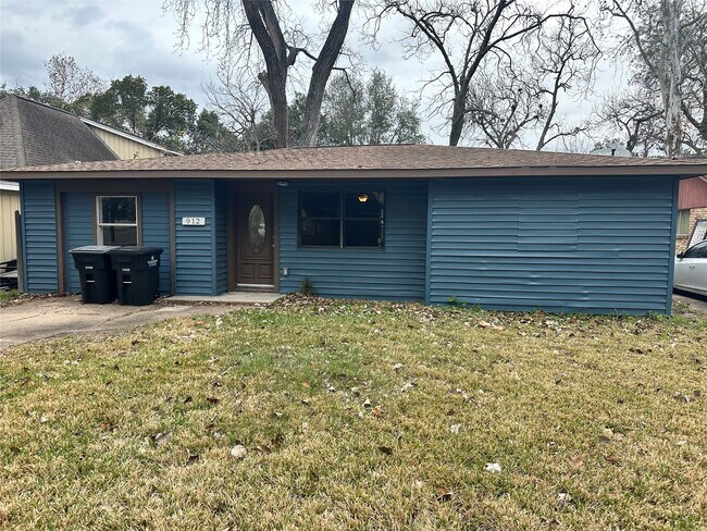 Building Photo - 912 W Cleveland St