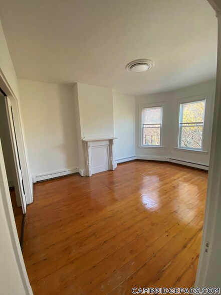 Building Photo - 254 Windsor St