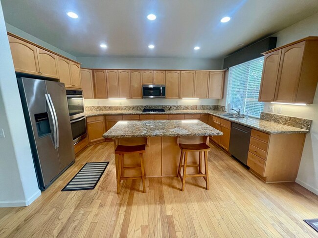 Building Photo - Beautiful Home in ArrowCreek!