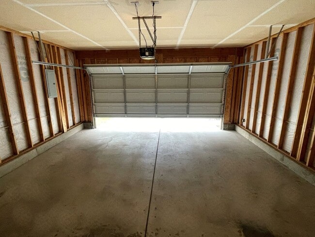 Building Photo - Now renting 3 bedroom House