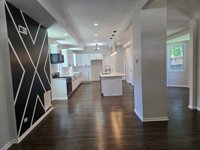 Building Photo - 429 W 102nd Pl