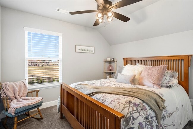 Building Photo - 102 Manfield Ave