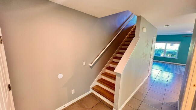 Building Photo - 600 Northern Way