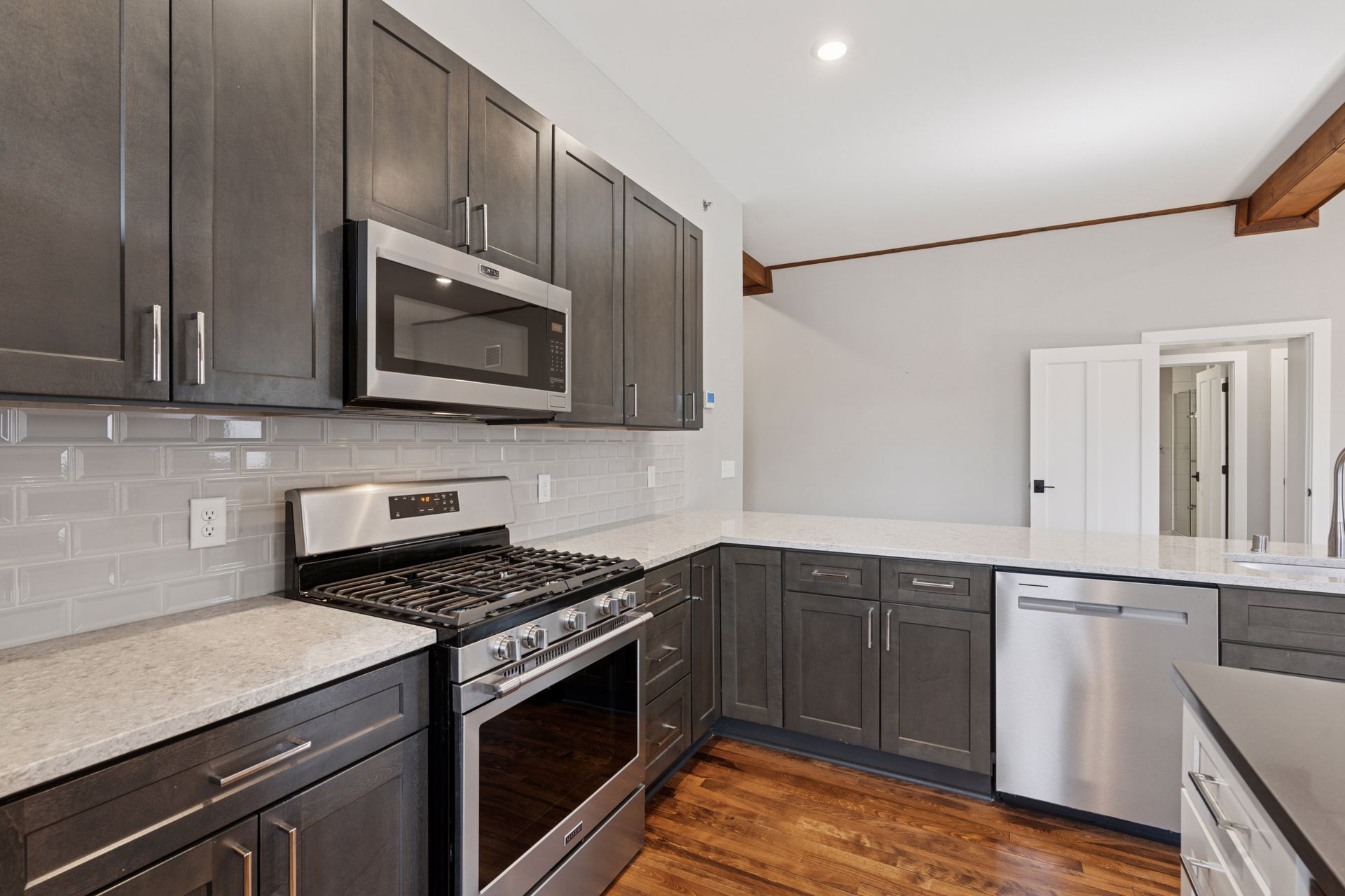 Building Photo - 107 Chestnut St E