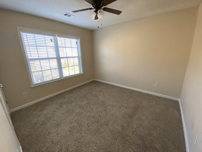 Building Photo - Beautiful house with finished basement