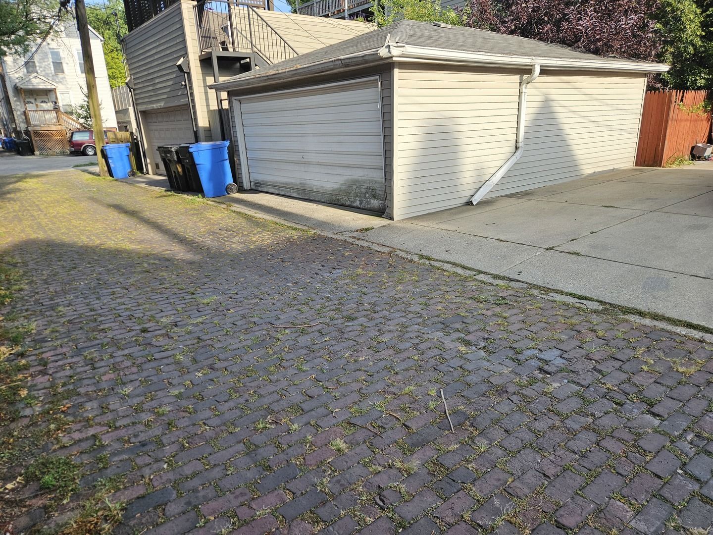 Building Photo - 1140 W Barry Ave