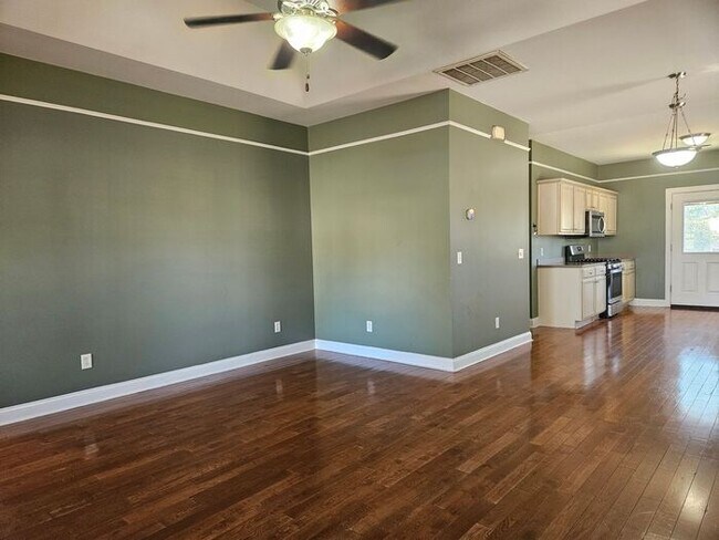 Building Photo - Charming Bungalow at Historic Seminary Ridge