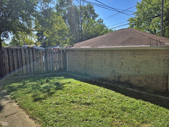 Building Photo - 1450 N Campbell Ave
