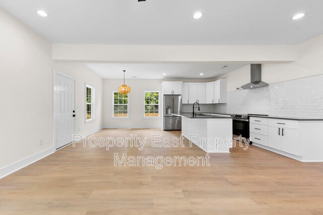 Building Photo - 3420 Tappan Pl