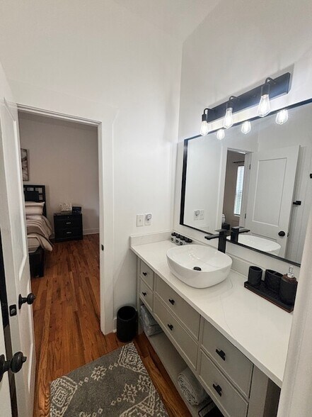 Building Photo - 1369 Bryan Ave