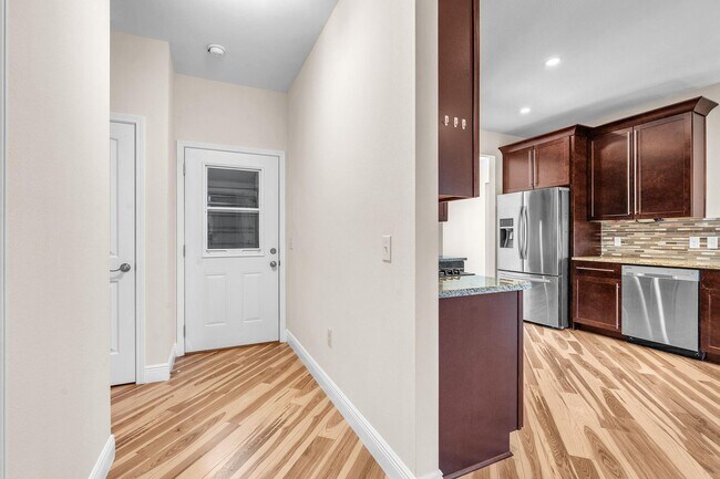 Building Photo - Stunning 4 Bedroom in PRIME Location!!  South of I-10!!