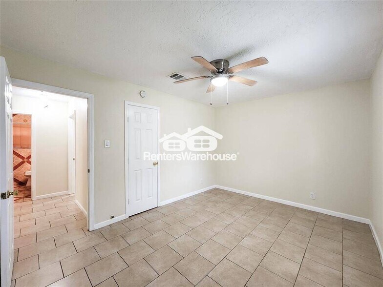 Building Photo - 810 Thistle St