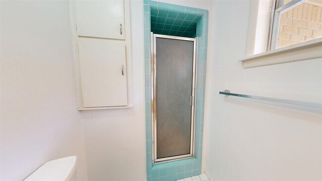 Building Photo - 203 W Brookside Dr