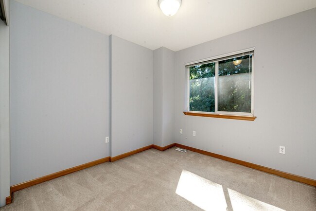 Building Photo - 2709 17th Ave Ct SW