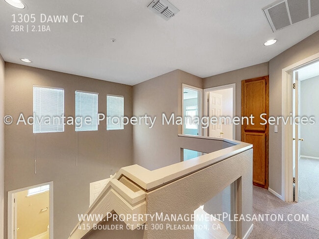 Building Photo - 1305 Dawn Ct