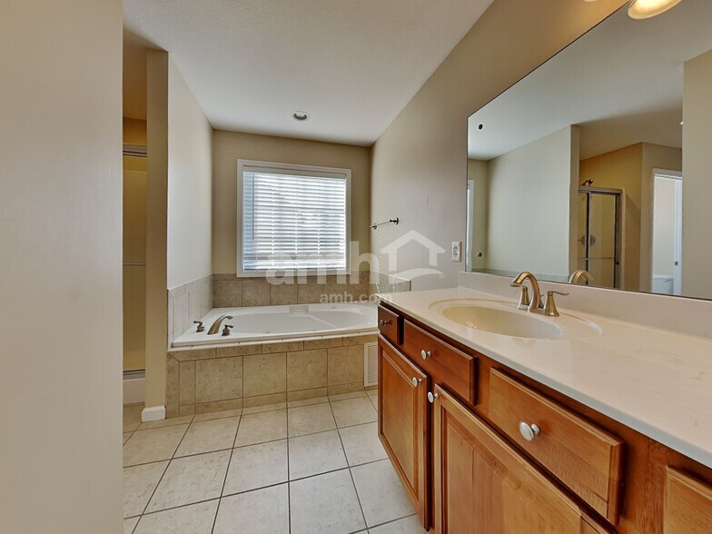 Building Photo - 10900 Aspen Grove Way