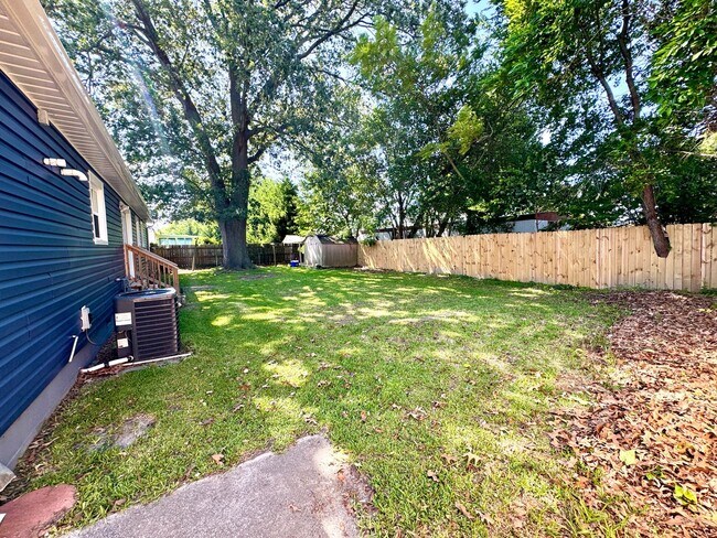 Building Photo - Charming Brick Ranch Near the Beach & Bases