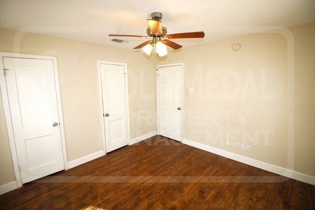 Building Photo - 905 Estelle Ave