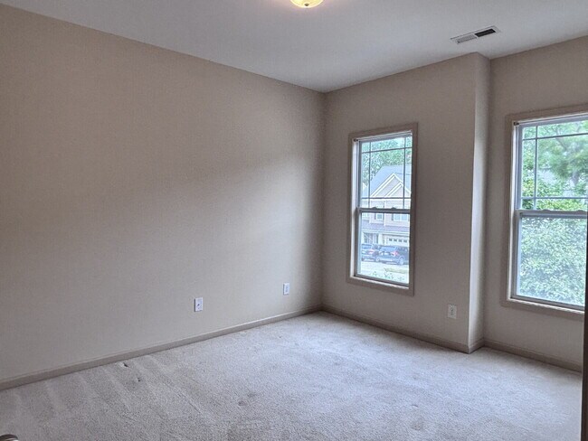 Building Photo - 3244 Groveshire Dr