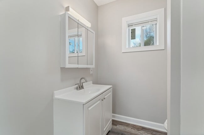 Building Photo - 2407 Webster Ct