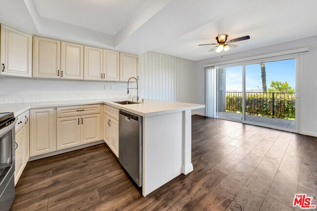 Building Photo - 3606 Vista Rey