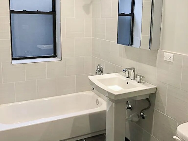 Building Photo - 3818 N Sheffield Ave