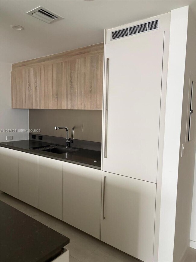 Building Photo - 1000 Brickell Plaza