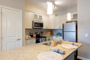 Building Photo - Hawthorne at Leland