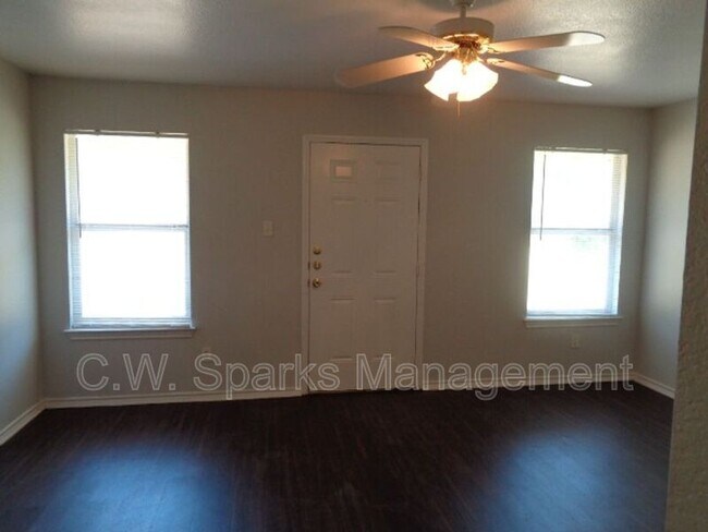 Building Photo - 13651 Biggs St