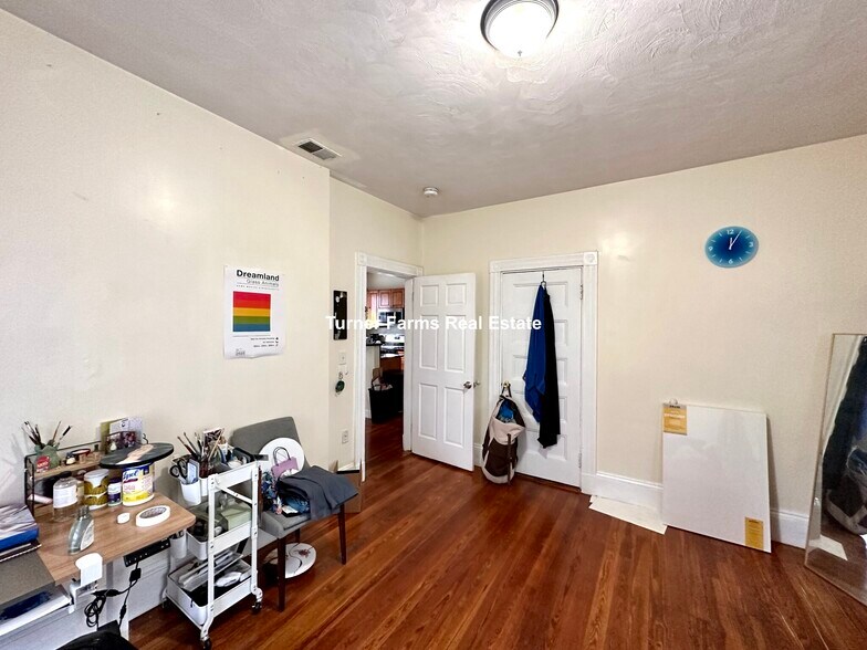 Building Photo - 8 Carmel St