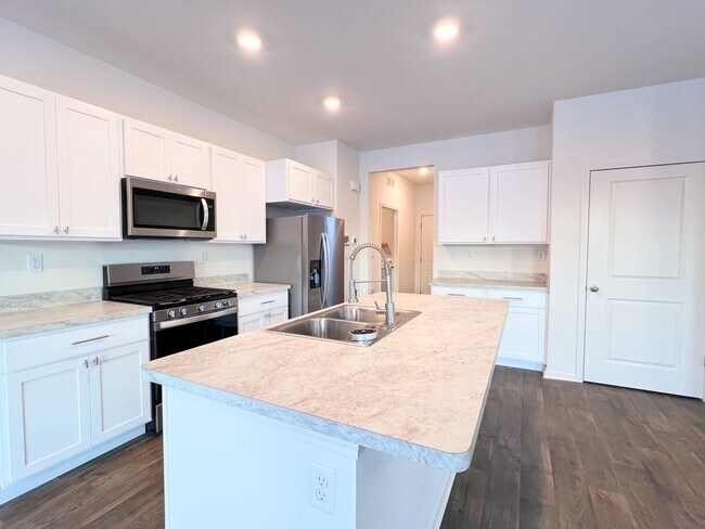 Building Photo - 6308 Juniper Dr