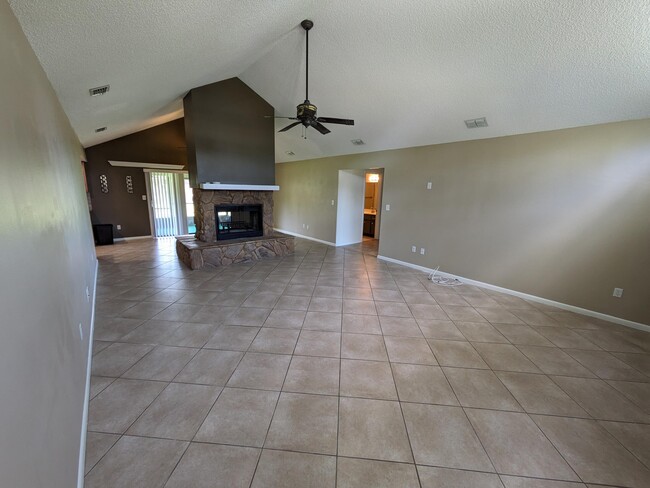 Building Photo - 4635 Longbow Dr