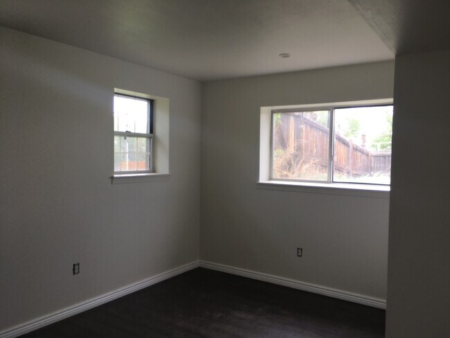 Building Photo - Beautiful Updated Beacon Hill Home - Newly...